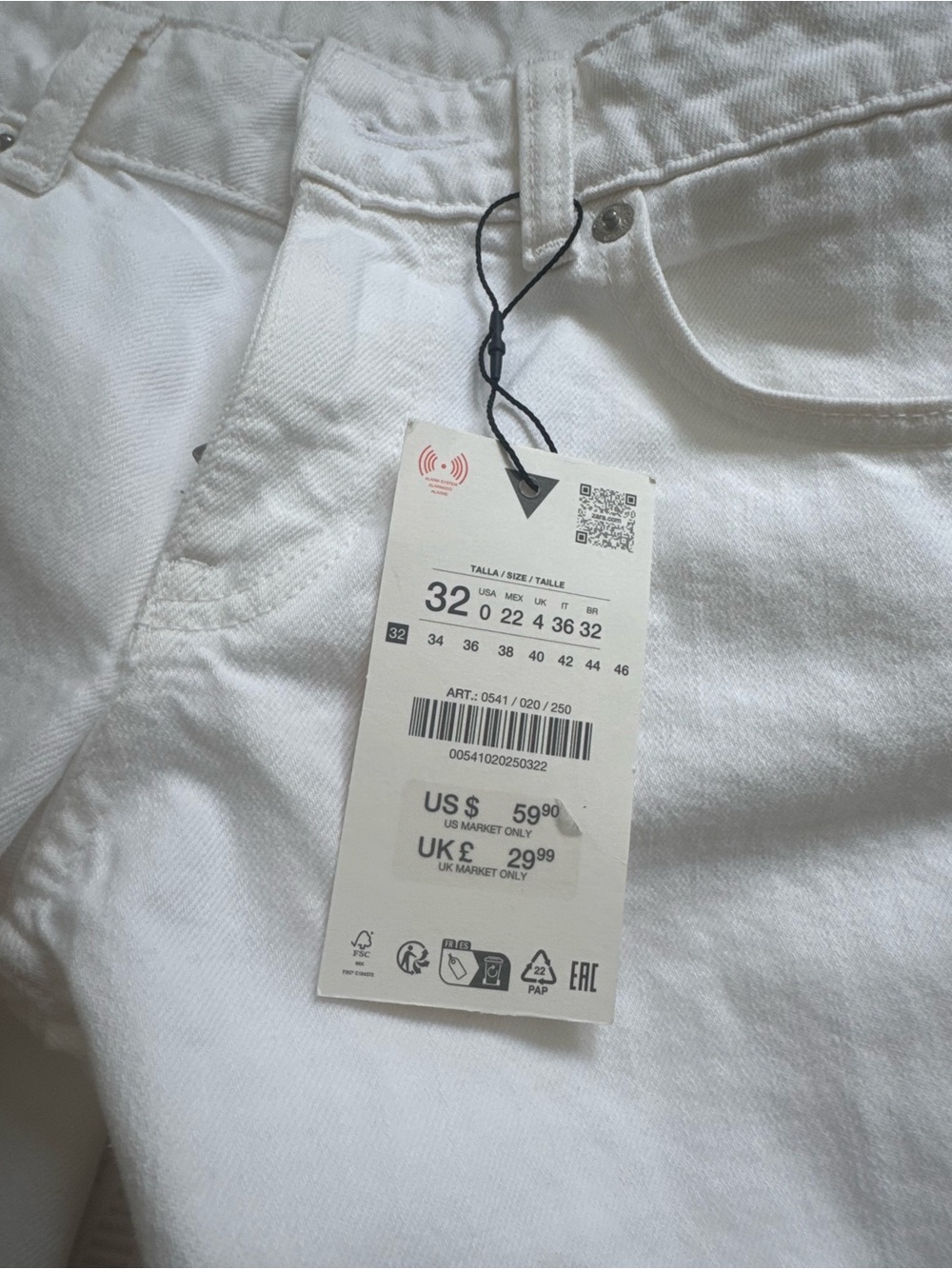 White Low waisted Denim Jeans with Size 0 with Tag